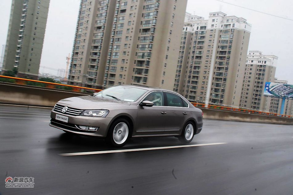 2011款新帕萨特2.0T御尊版公路动态
