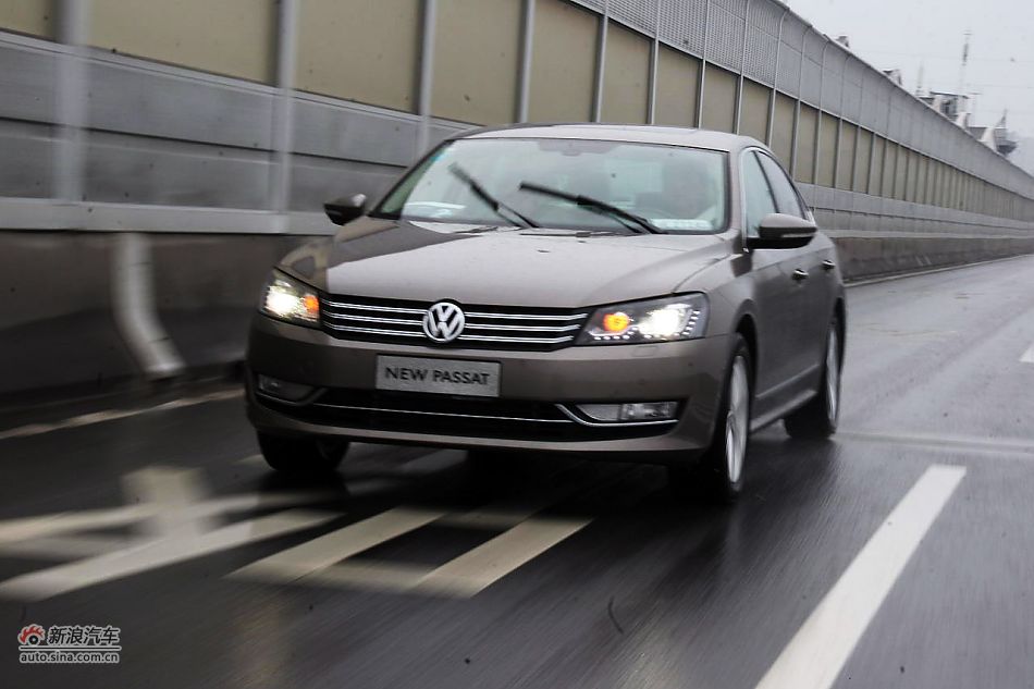 2011款新帕萨特2.0T御尊版公路动态