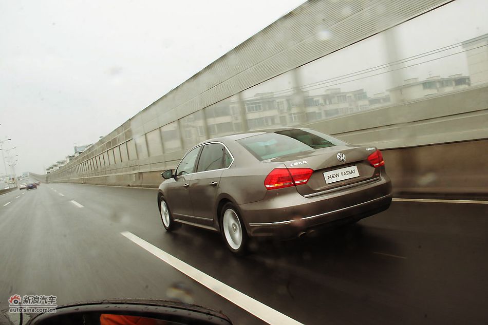 2011款新帕萨特2.0T御尊版公路动态
