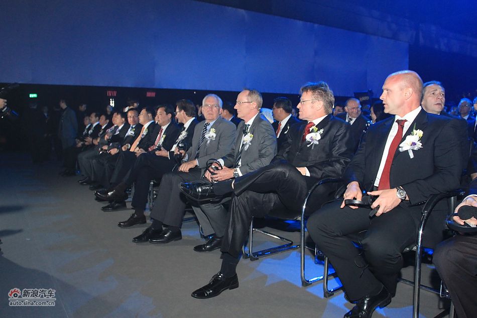 上海大众全新帕萨特上市现场就位领导