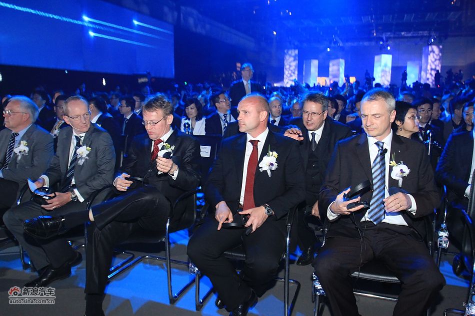 上海大众全新帕萨特上市现场就位领导