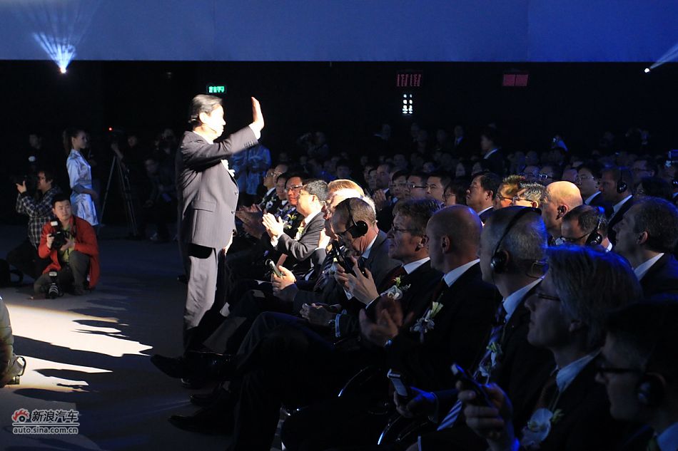 上海大众全新帕萨特上市现场就位领导