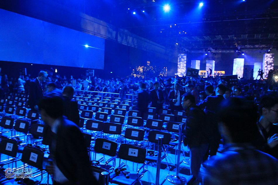 上海大众全新帕萨特上市现场图