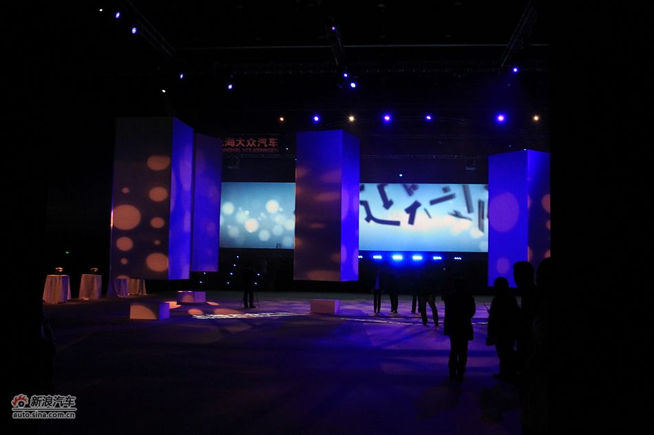 新帕萨特上市现场图