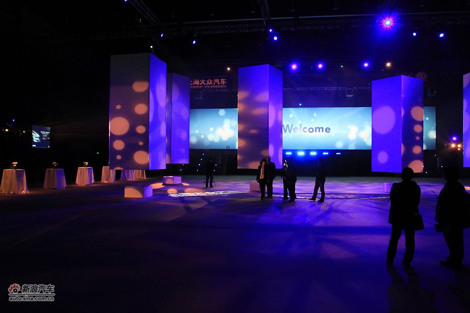 新帕萨特上市现场图