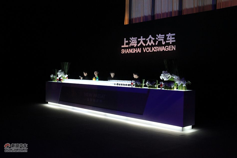 新帕萨特上市现场图