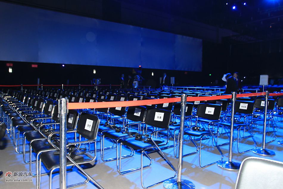 新帕萨特上市现场图