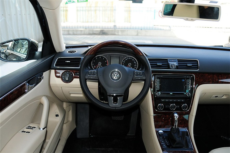 2013款 帕萨特 1.8TSI DSG至尊版