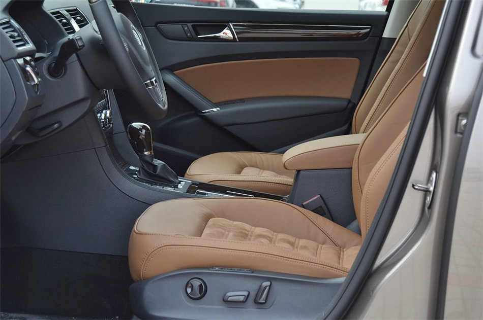 帕萨特 2014款 2.0TSI DSG 至尊版 座椅空间