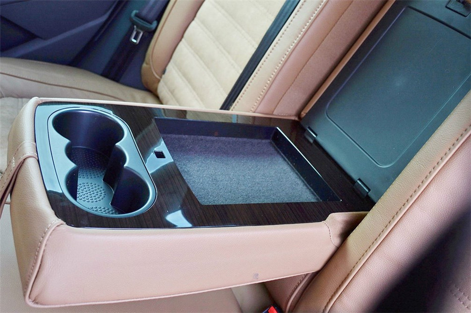 帕萨特 2014款 2.0TSI DSG 至尊版 座椅空间