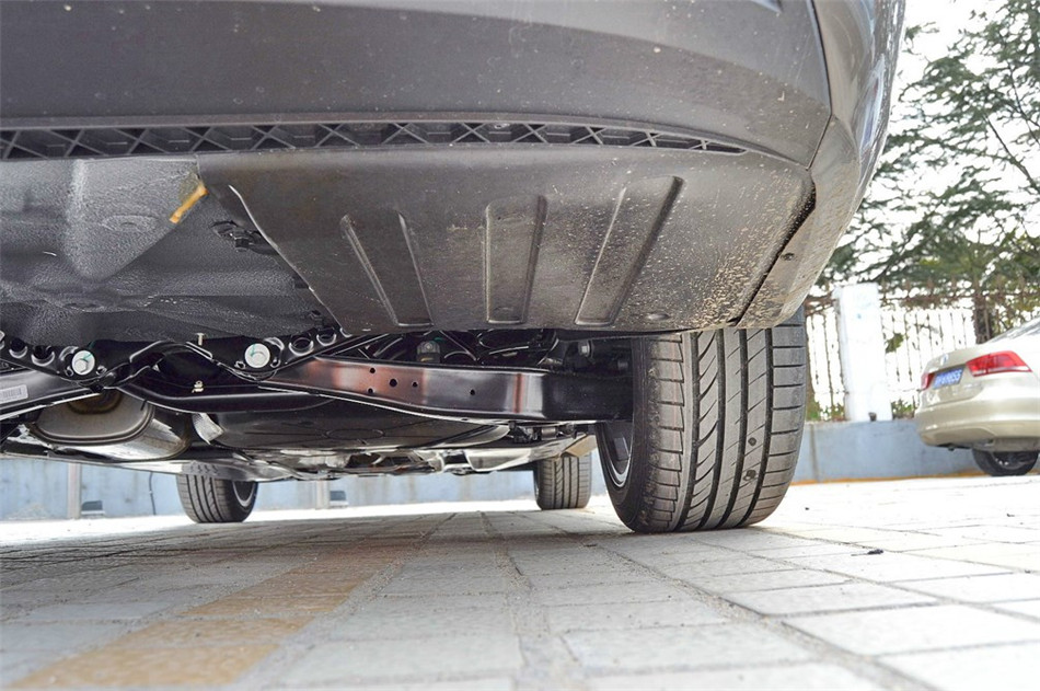 帕萨特 2014款 2.0TSI DSG 至尊版 引擎底盘