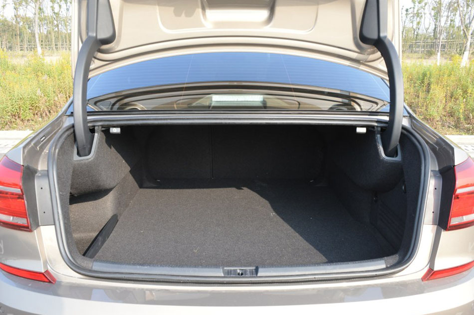 2016款 380TSI DSG至尊版 座椅空间