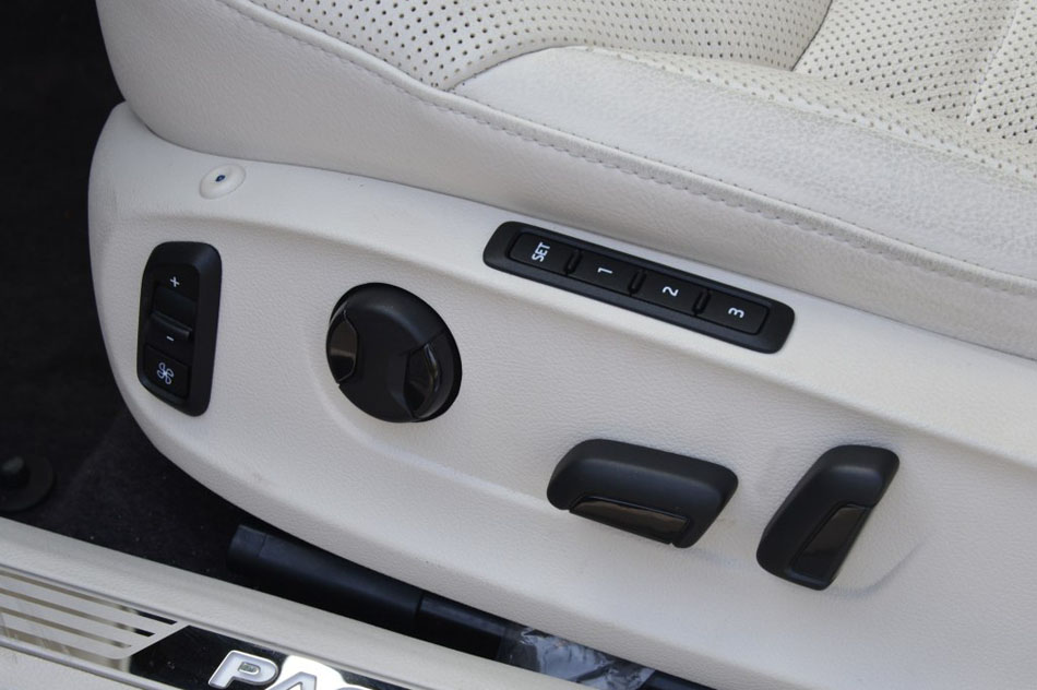 2016款 380TSI DSG至尊版 座椅空间