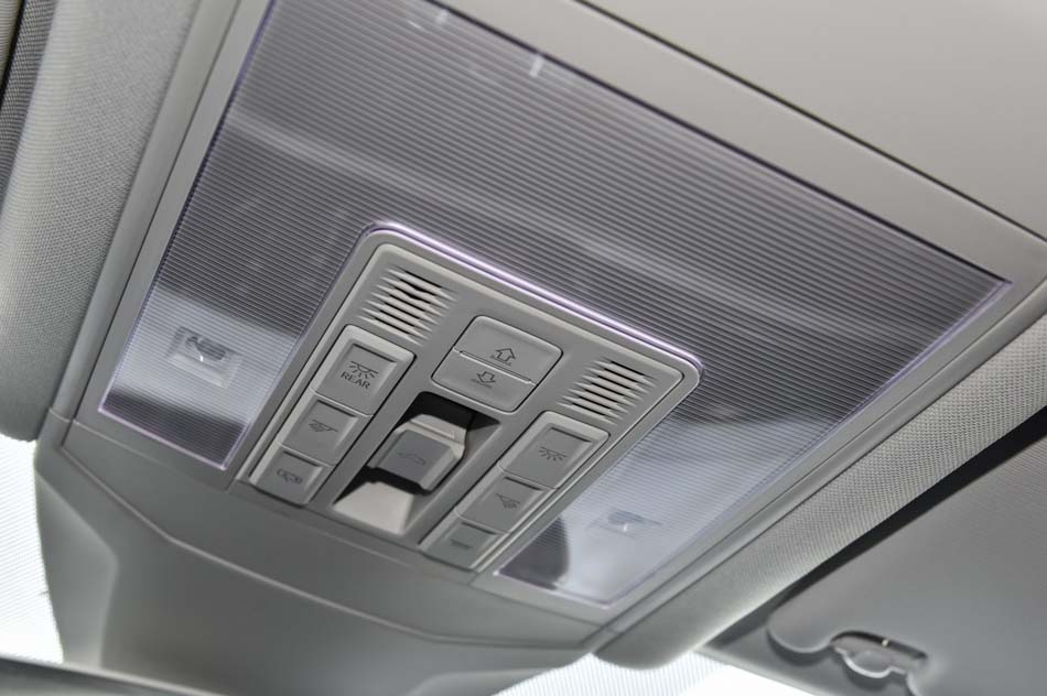 2019款 380TSI 尊贵版 座椅空间