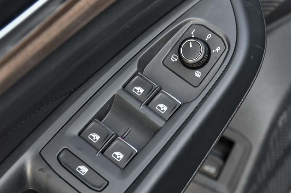 2019款 380TSI 尊贵版 座椅空间