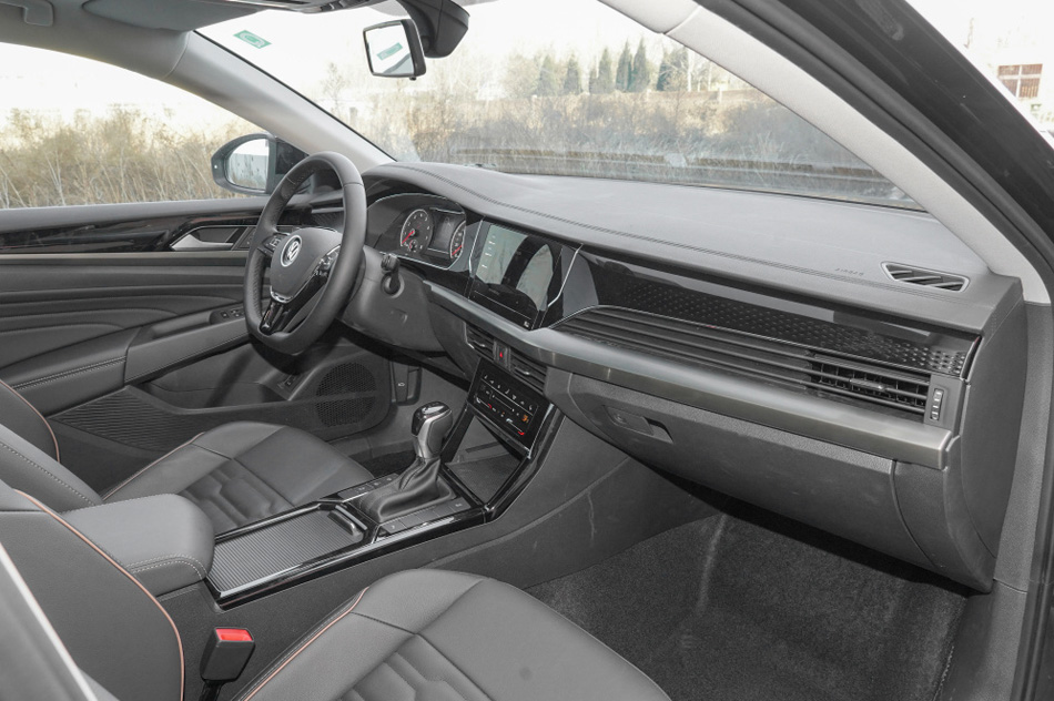 2021款 330TSI 精英版 内饰