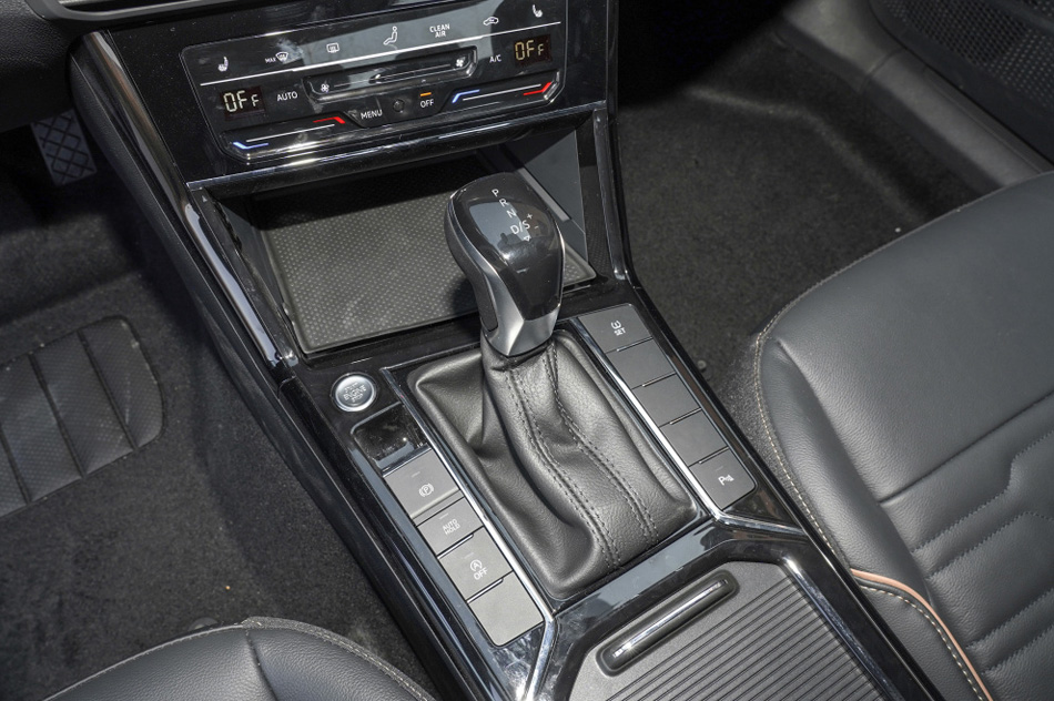 2021款 330TSI 精英版 内饰