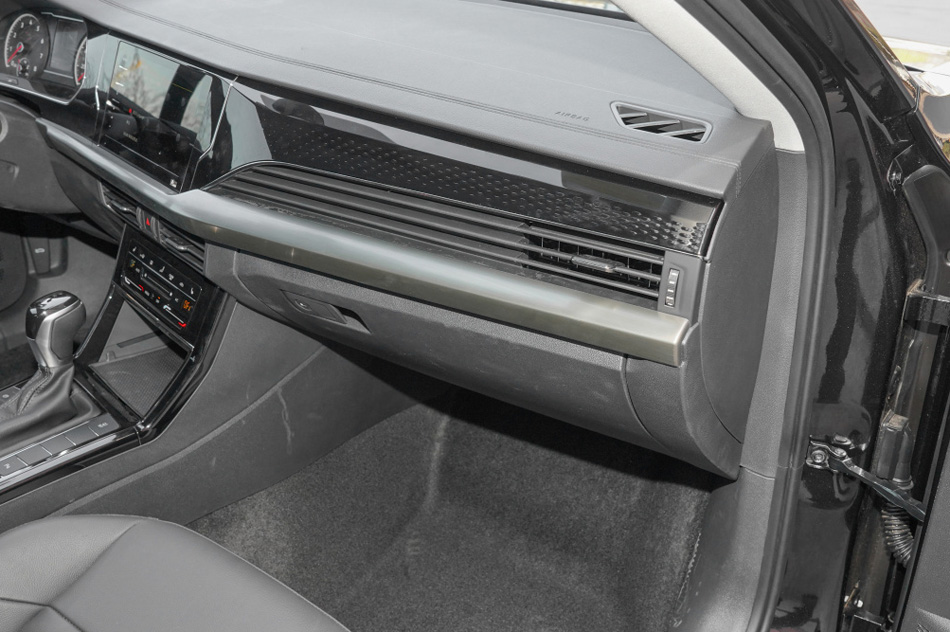 2021款 330TSI 精英版 内饰