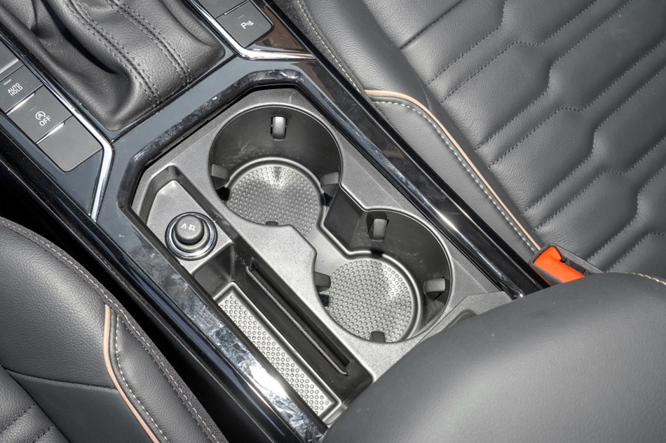 2021款 330TSI 精英版 内饰