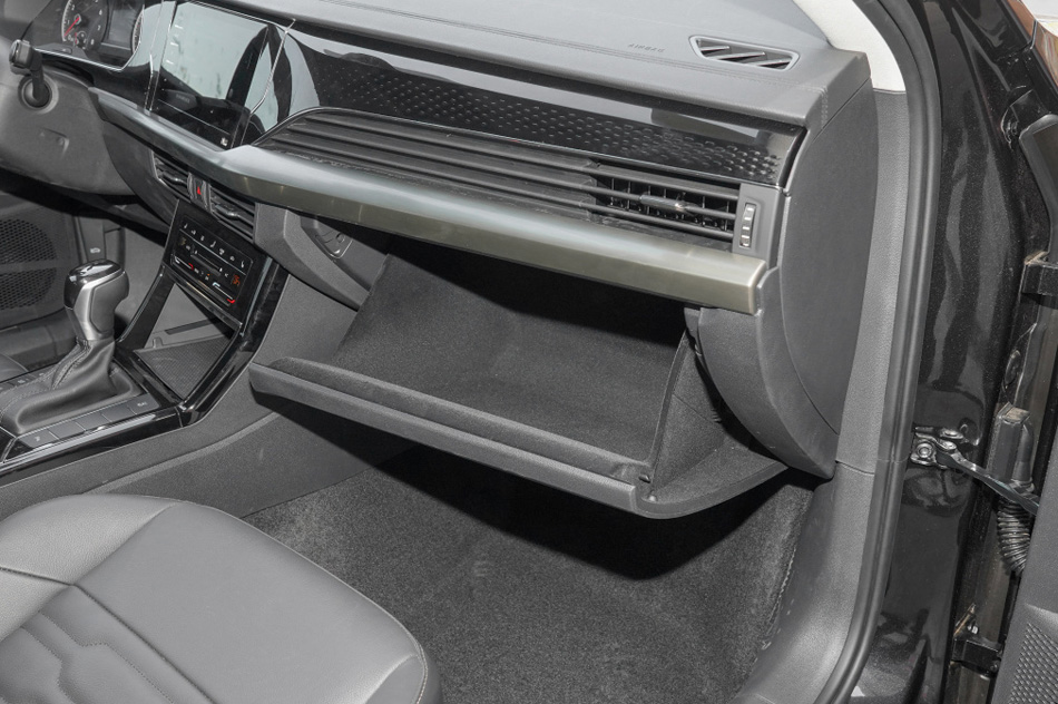 2021款 330TSI 精英版 内饰