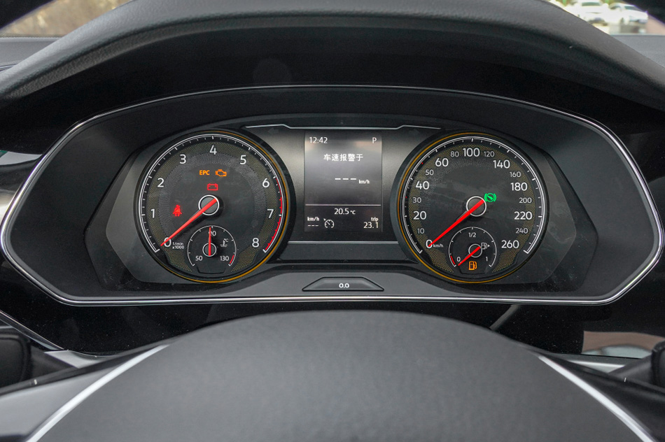 2021款 330TSI 精英版 内饰