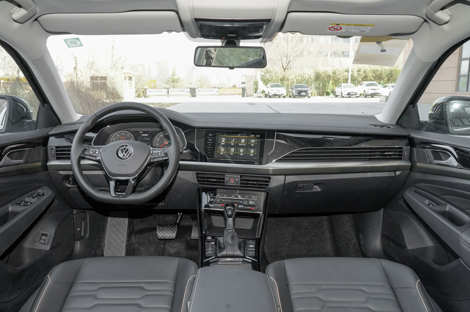 2021款 330TSI 精英版 内饰