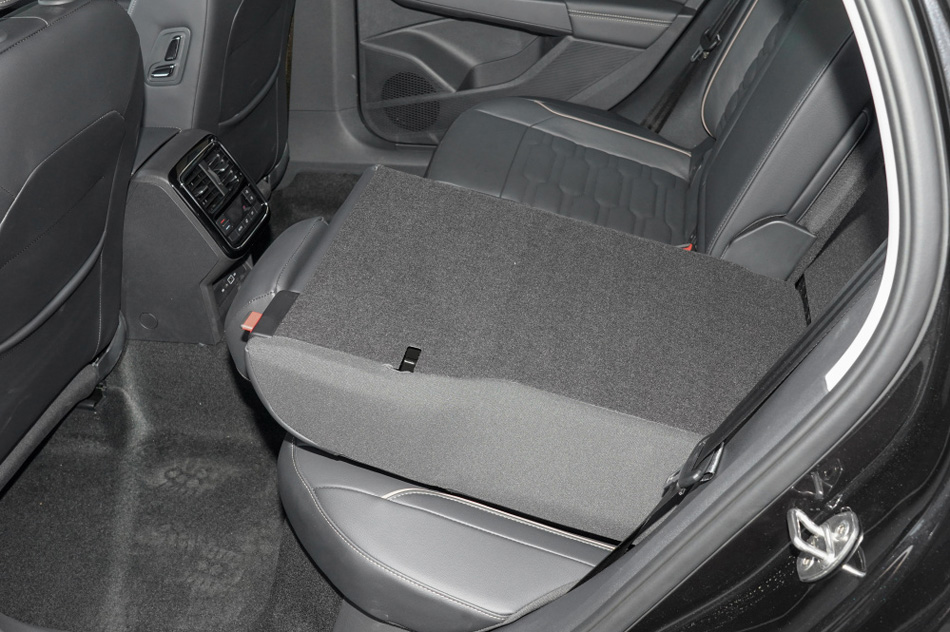 2021款 330TSI 精英版 座椅空间