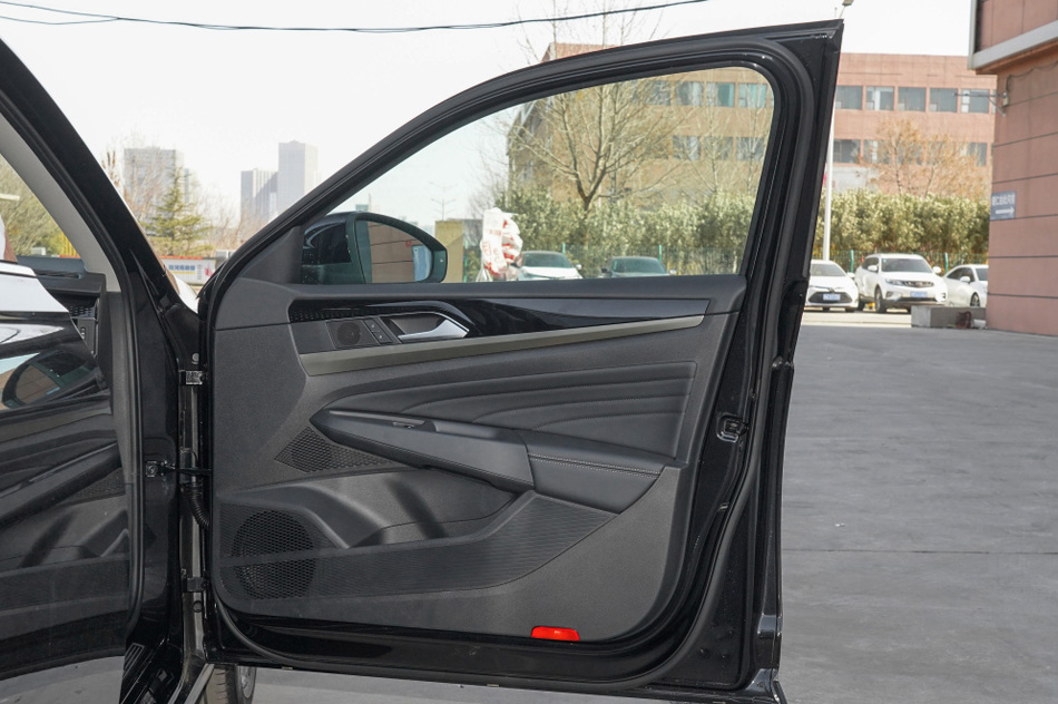 2021款 330TSI 精英版 座椅空间