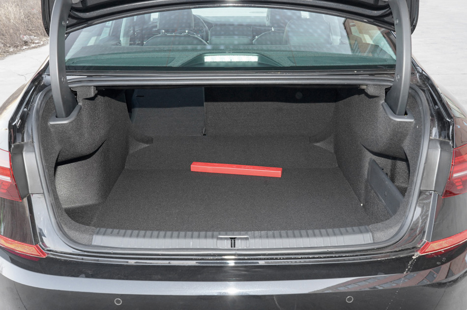 2021款 330TSI 精英版 座椅空间