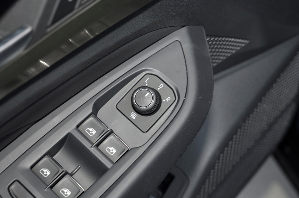 2021款 330TSI 精英版 座椅空间