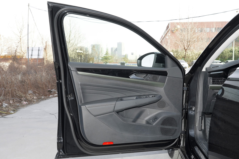 2021款 330TSI 精英版 座椅空间