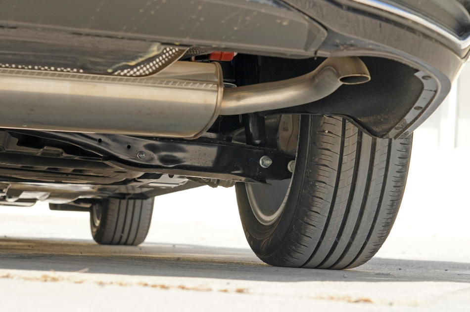 2021款 330TSI 精英版 引擎底盘