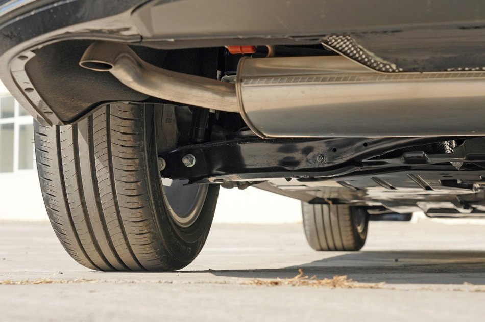 2021款 330TSI 精英版 引擎底盘