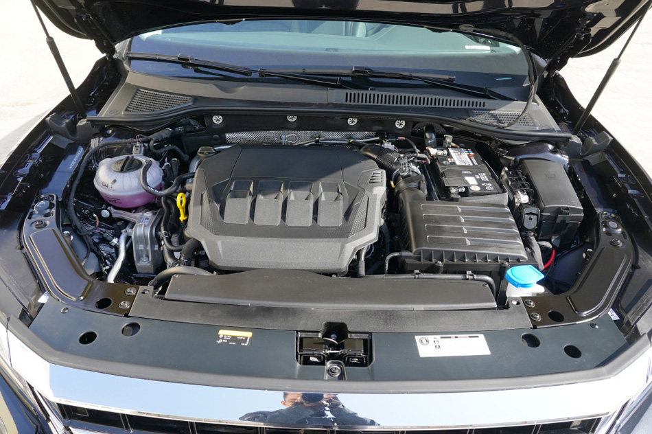 2021款 330TSI 精英版 引擎底盘