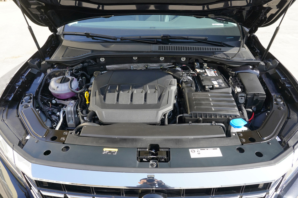 2021款 330TSI 精英版 引擎底盘