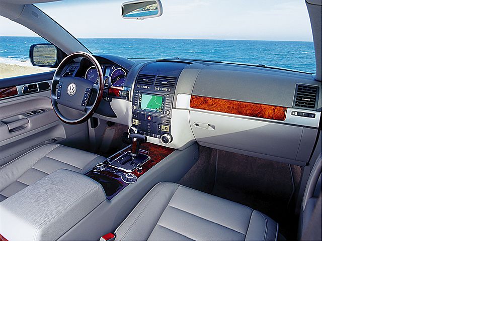 大众途锐的驾驶舱