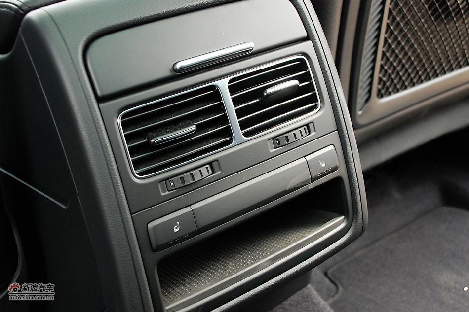 新途锐后排空调出风口