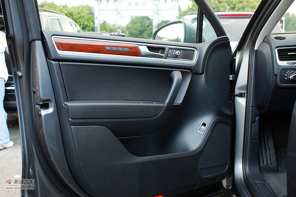 新途锐驾驶员侧门