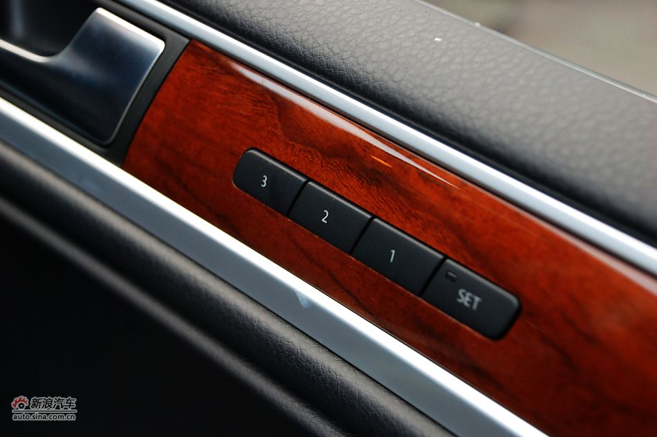 新途锐副驾驶侧门