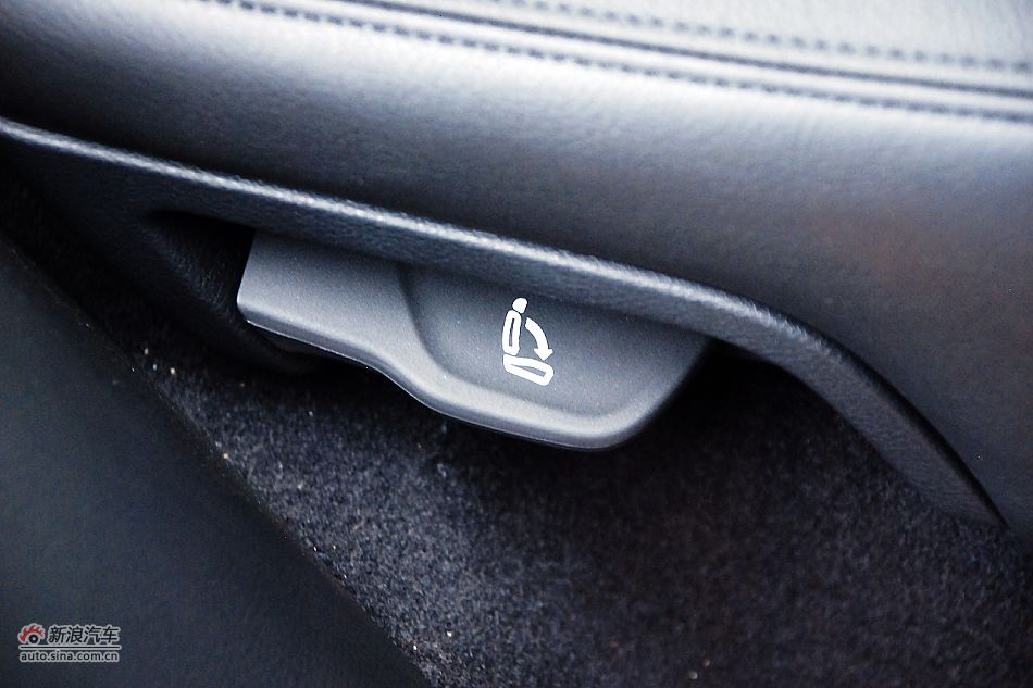 新途锐后排座椅完全放倒键