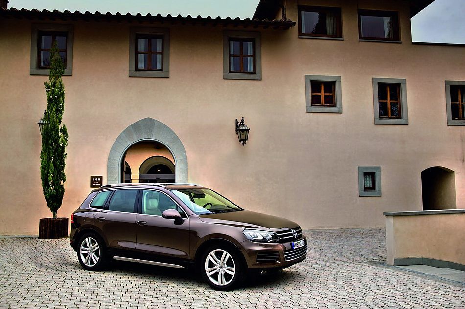 2011款大众途锐外观资料图