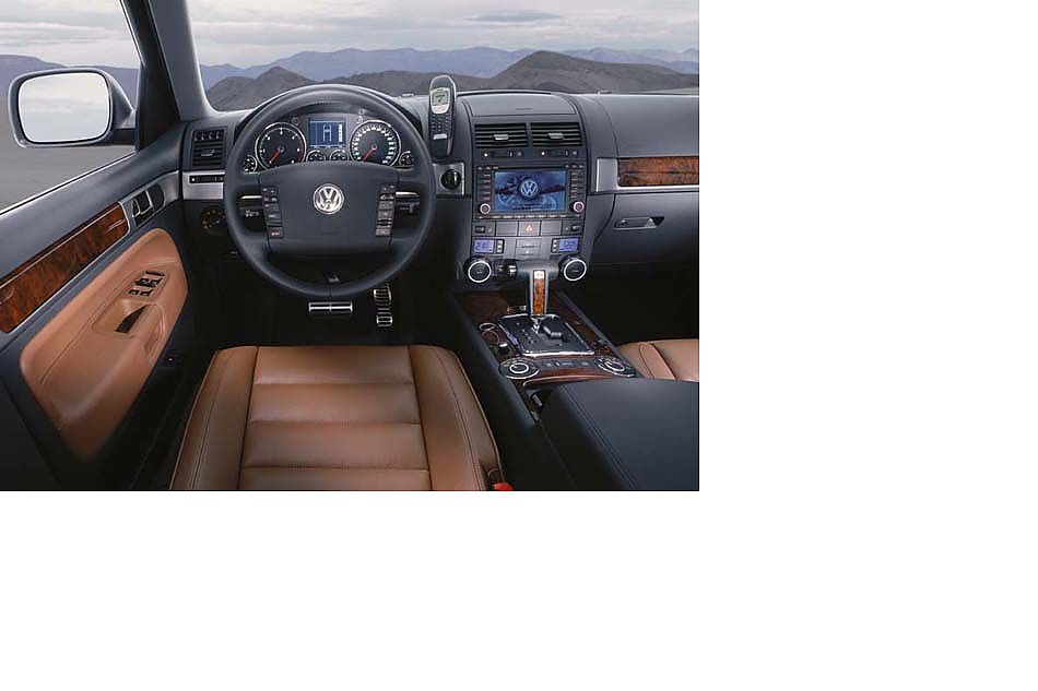 大众途锐的驾驶舱