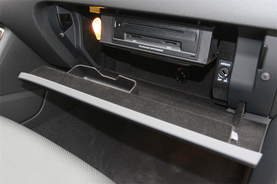 2013款大众途锐V6 3.0 TSI汽油限量奢华版