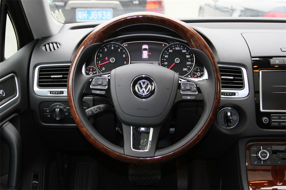 2013款大众途锐V6 3.0 TSI汽油限量奢华版