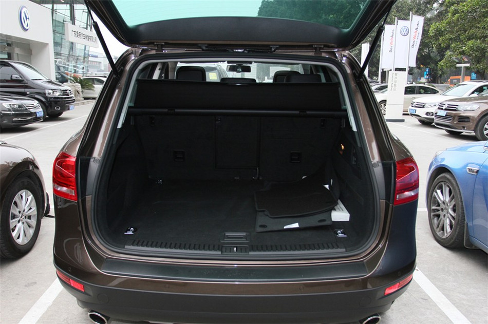 2013款大众途锐V6 3.0 TSI汽油限量奢华版