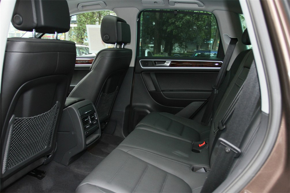 2013款大众途锐V6 3.0 TSI汽油限量奢华版