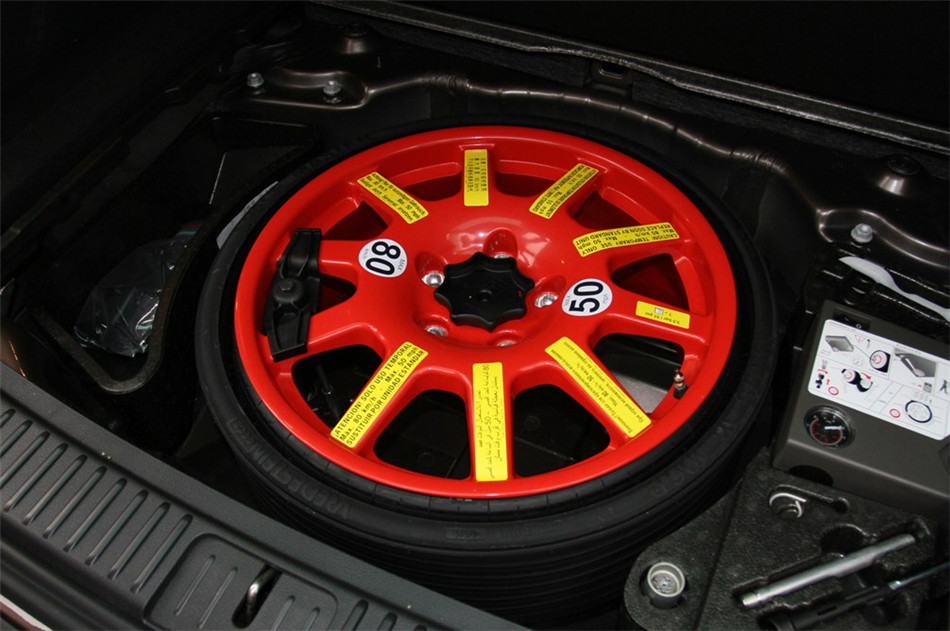 2013款大众途锐V6 3.0 TSI汽油限量奢华版