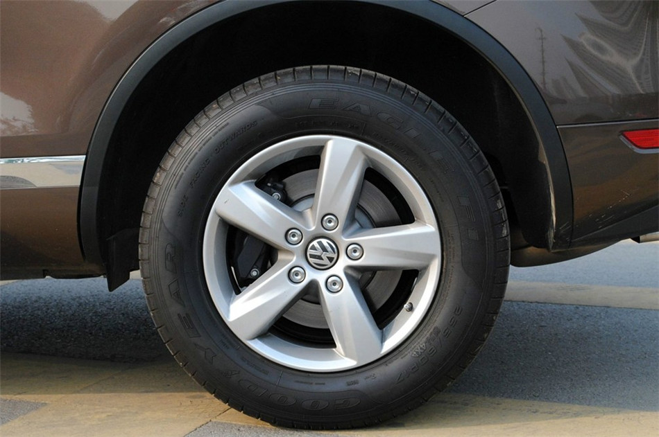 2013款大众途锐V6 3.0 TSI汽油限量奢华版