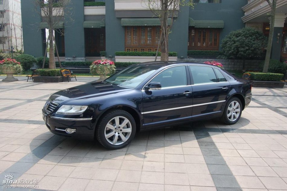 全新3.6L辉腾外观实拍图