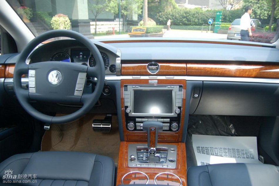 全新3.6L辉腾内饰实拍图